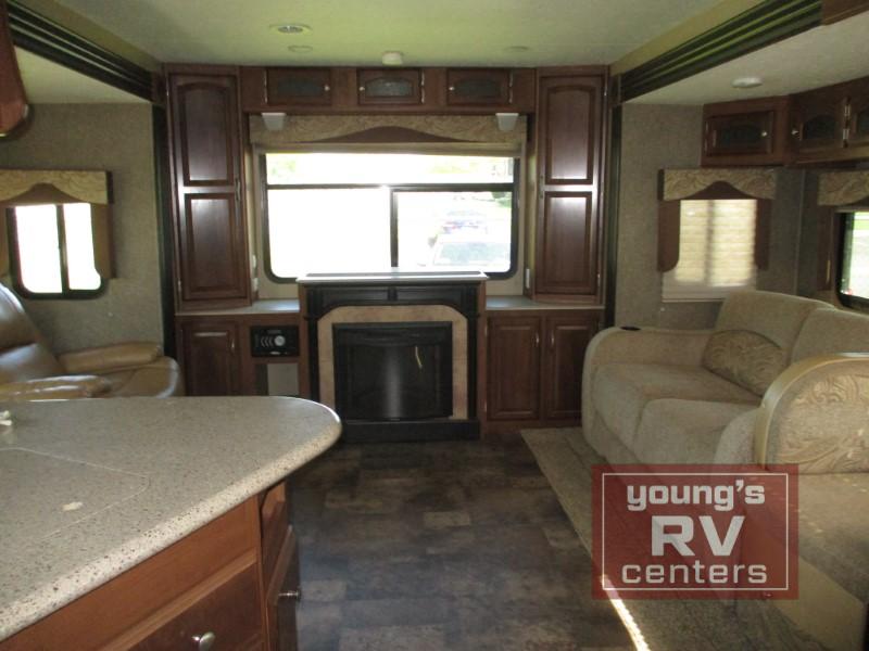 Used 2015 Coachmen RV Freedom Express Liberty Edition 298REDS Travel ...